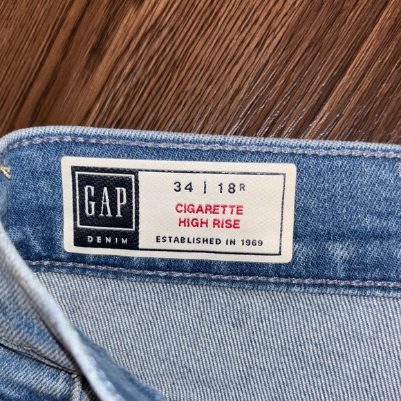 NWT Gap Cigarette High Rise Light Blue Distressed Jeans - Picture 5 of 9